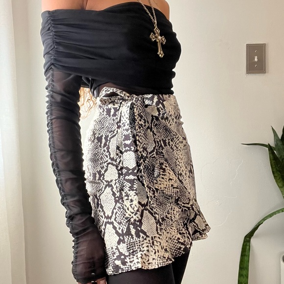 Nasty Gal Collection - Snake Print Ruffle Hem Skirt - Picture 6 of 10